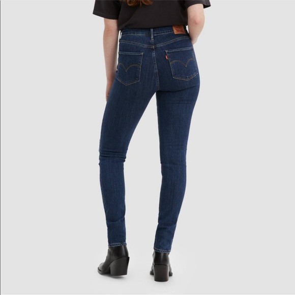 Levi's Denim - HP🍎Womens Levi’s 721 Jean